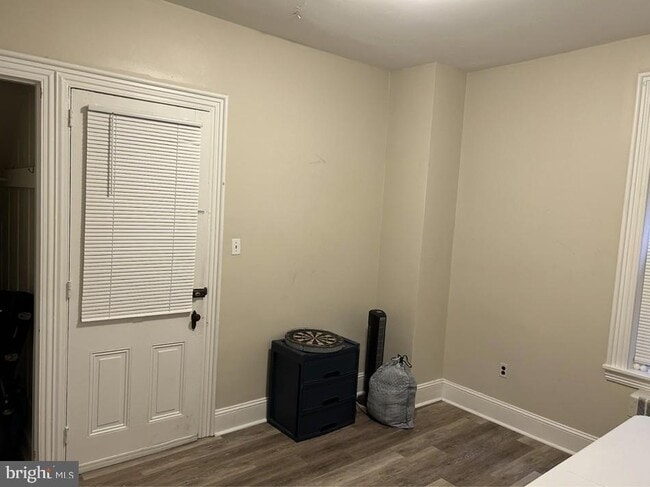 Building Photo - 208 W Gay St