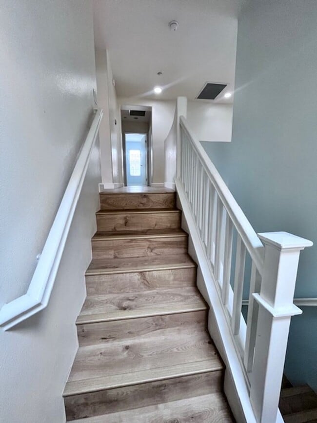 Building Photo - Redlands Home in Gated Community