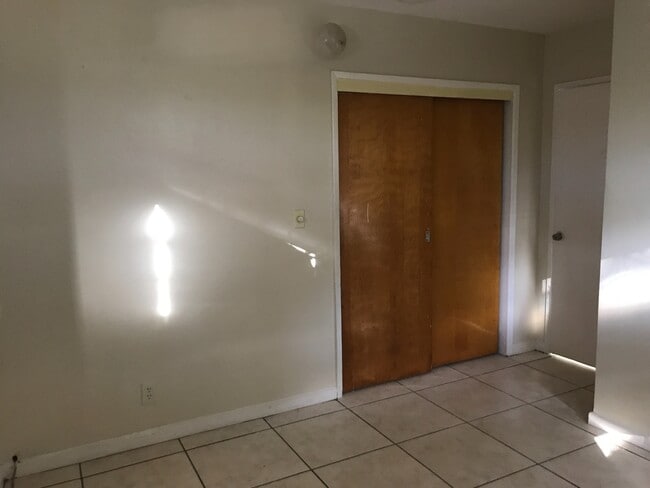 Building Photo - 1640 NW 9th Ave