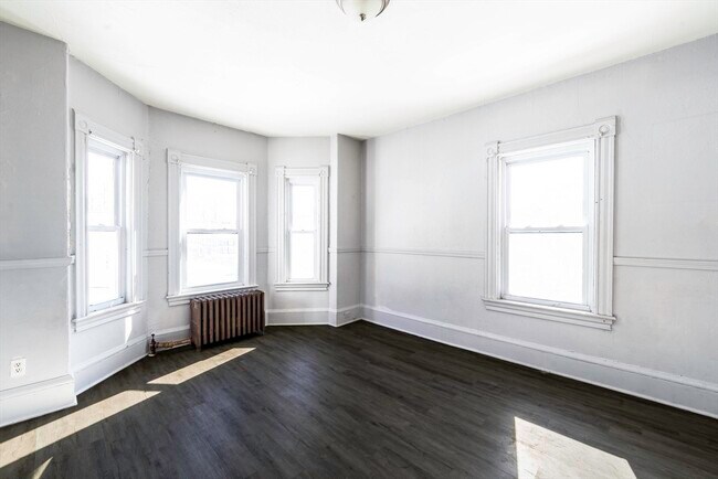 Building Photo - 30 Chestnut St