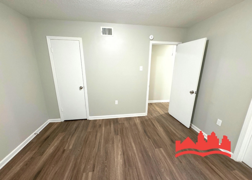 Building Photo - 638 Northaven Dr