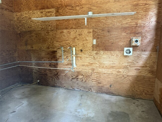 Building Photo - 5958 Skylane Dr