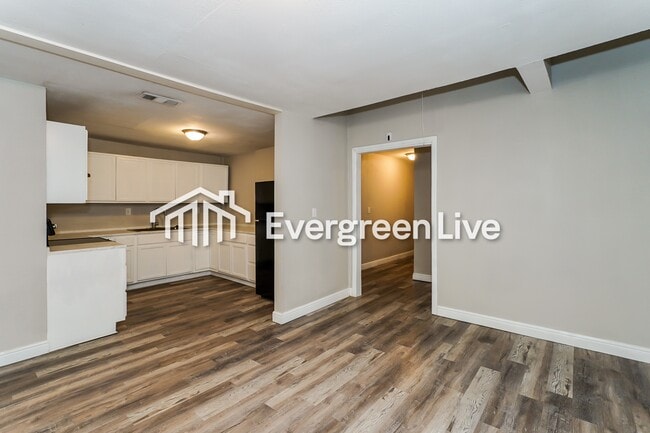 Building Photo - 2805 Walker St