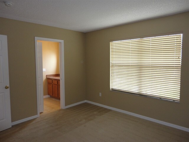 Building Photo - 2512 Holly Pine Cir