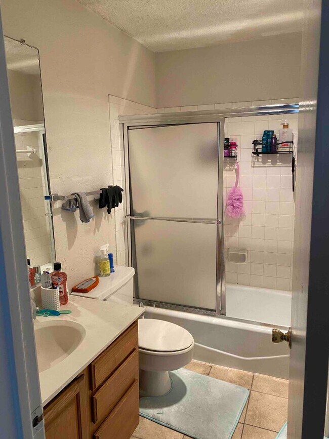 Building Photo - 2409 Leon St