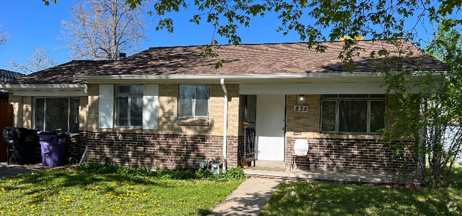 Building Photo - 835 Newport St