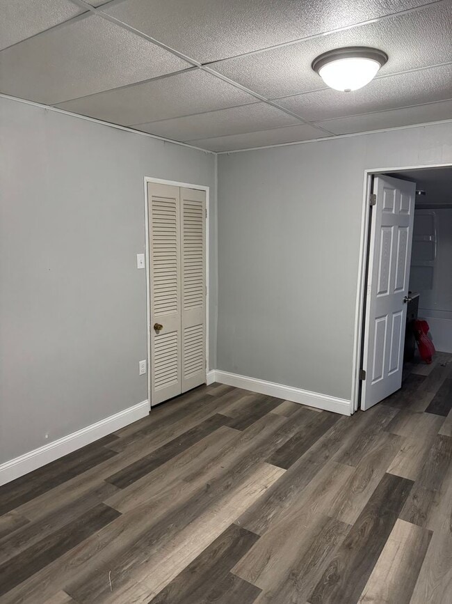 Building Photo - Freshly remodeled 2 bed 1bath on a cozy co...