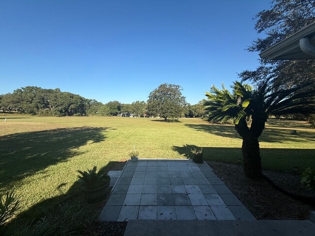 Building Photo - Classic Comfort in Rainbow Springs Country...