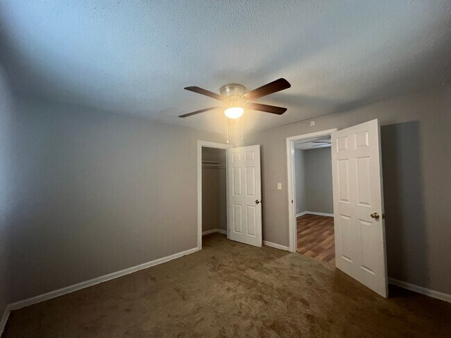 Building Photo - 618 W Granite Ave