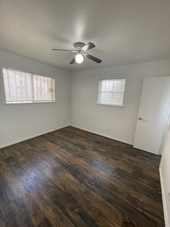 Building Photo - 179 Shadow Valley Dr