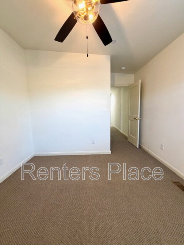 Building Photo - 1140 S Quincy Ave