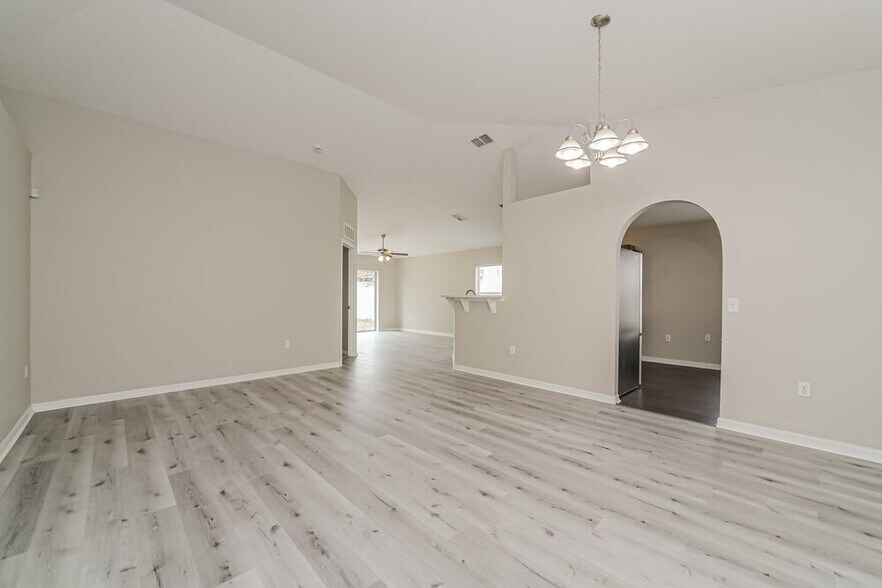 Building Photo - 433 Hammerstone Ave