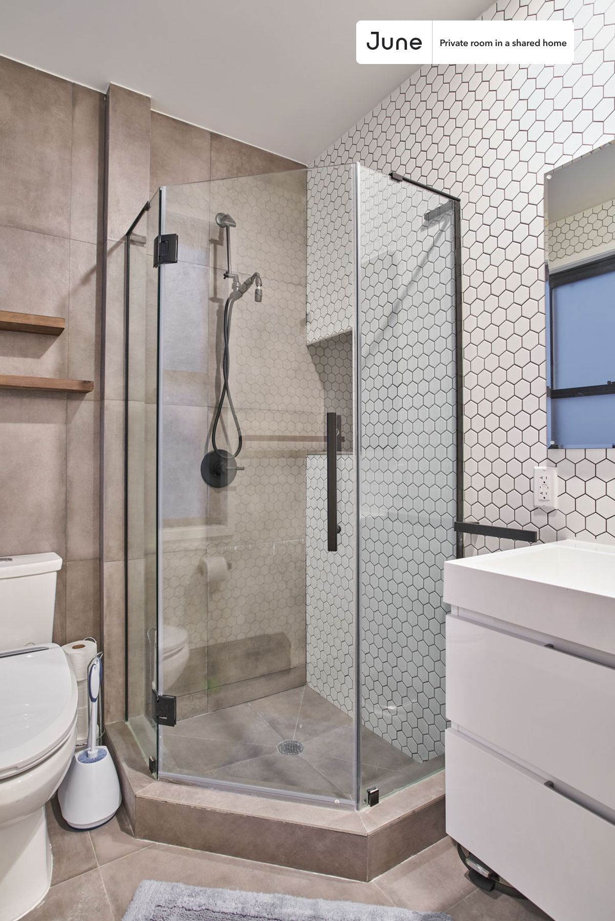 Building Photo - Room in Shared 3.0 bed/3 bath home