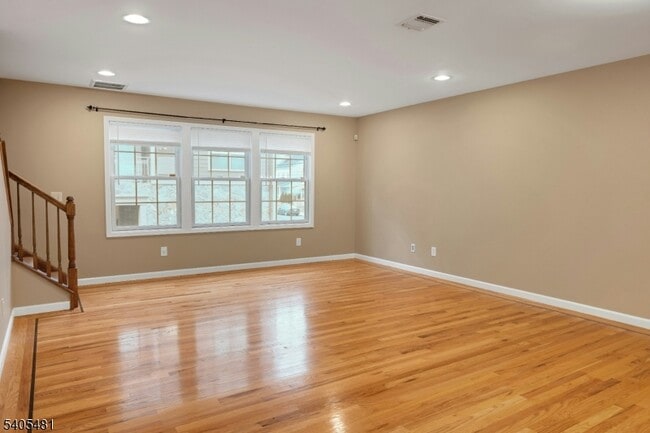 Building Photo - 102 Montgomery St