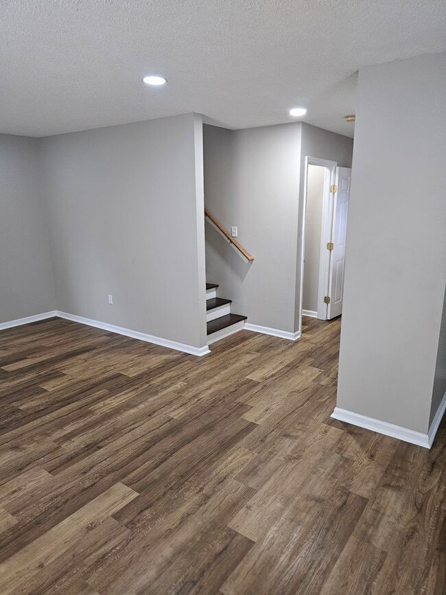 Building Photo - 1737 Moses Ave