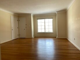 Building Photo - 4011 Hillandale Rd