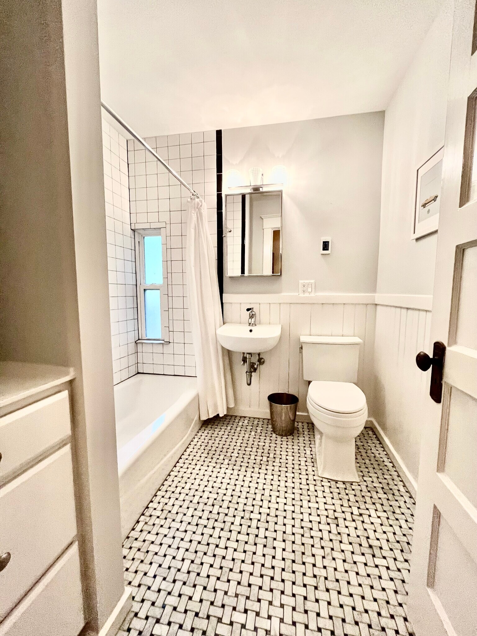 Building Photo - 206 Elm St