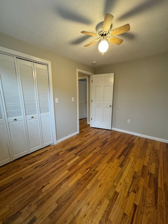 Building Photo - 144 E Main St