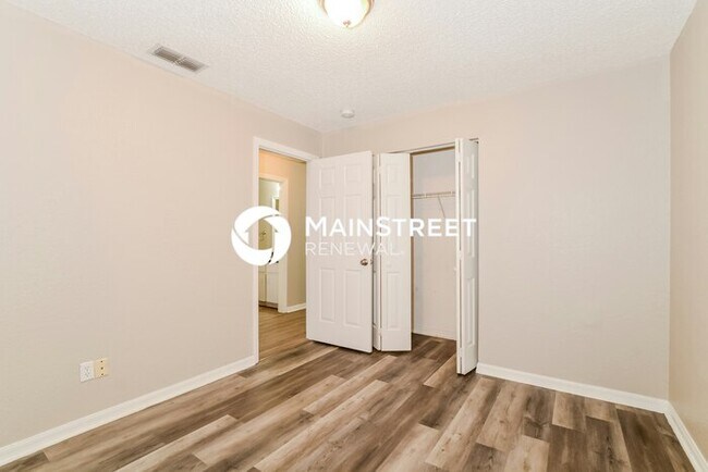 Building Photo - 3 Bedroom Pet-Friendly Home in Auburndale, FL with Main Street Renewal