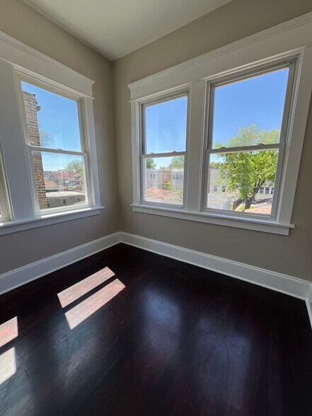 Building Photo - 1828 S 58th Ave