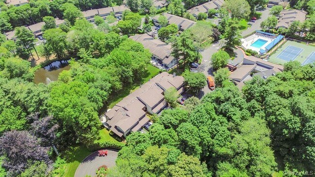 Building Photo - 124 Foxwood Dr