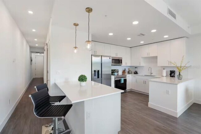 Building Photo - 1709 N Tamiami Trl