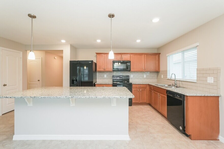 Building Photo - 7601 Muscovy Dr