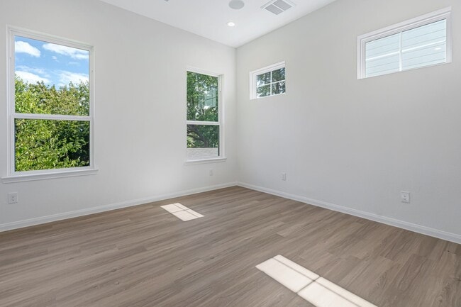 Building Photo - 5105 Mallow St