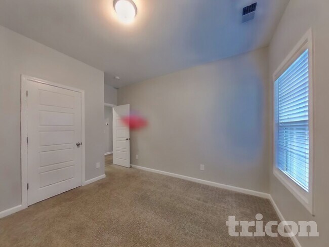 Building Photo - 912 Stokewood Pl