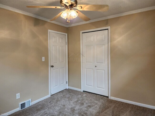 Building Photo - 3 br, 3.5 bath House - 25857 Westfield