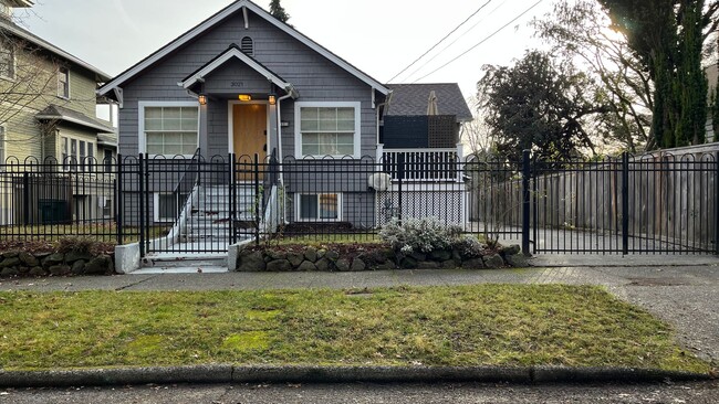 Old World Charm on a quiet street of Sunse... - 3021 NW 67th St Seattle ...