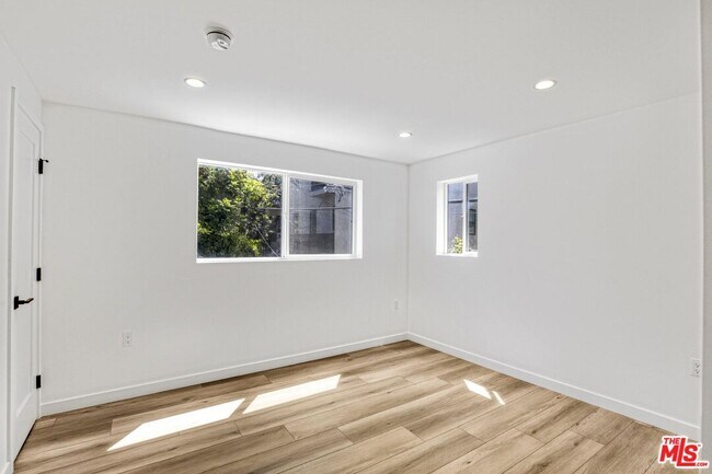 Building Photo - 10826 Hesby St