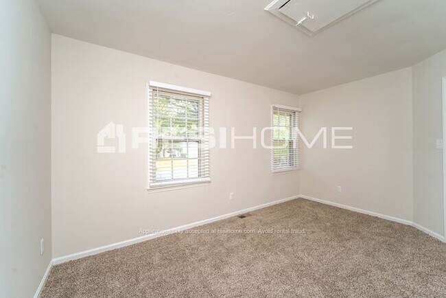 Building Photo - "Welcome Home! Get 1 month FREE RENT when ...