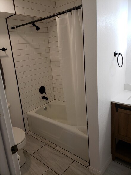 Building Photo - 712 N Warfield Ave