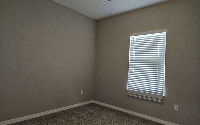 Building Photo - 160 SW Ivy Glen