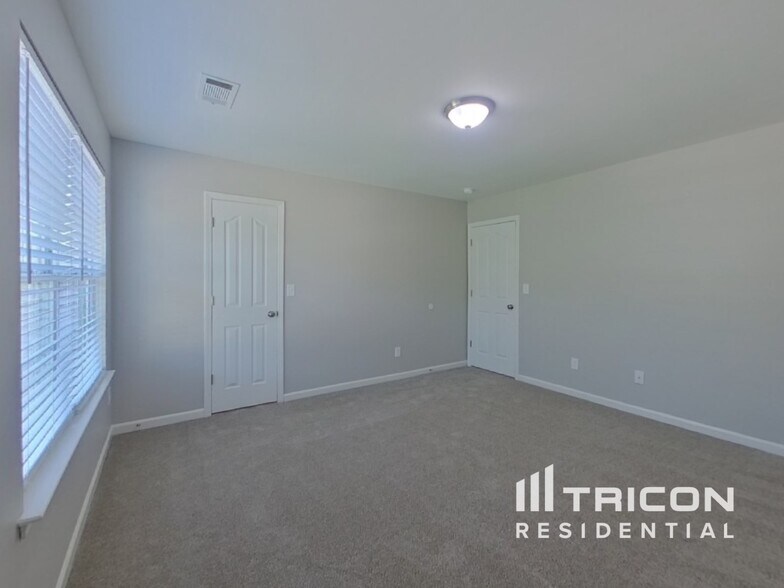 Building Photo - 4819 McClure Rd