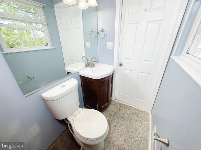 Building Photo - 3217 St Lukes Ln