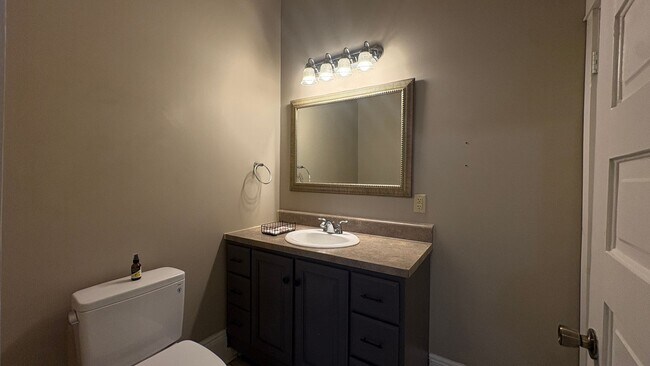 Building Photo - Charming Downtown Greenville Home Available Now!