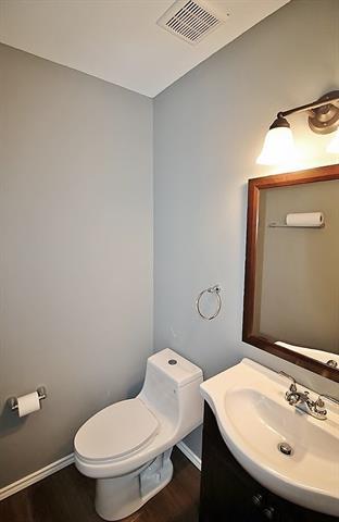 Building Photo - 921 Cedar Terrace