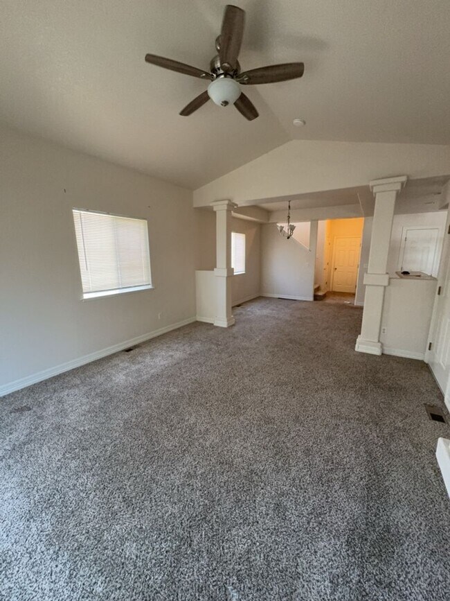 Building Photo - Spacious 3 Bed, 2.5 Bath Home with Oversiz...