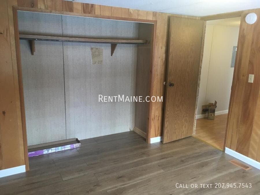 Building Photo - 715 College Ave