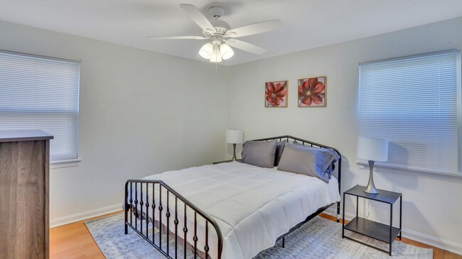 Building Photo - Beautifully renovated 2bed 1bath