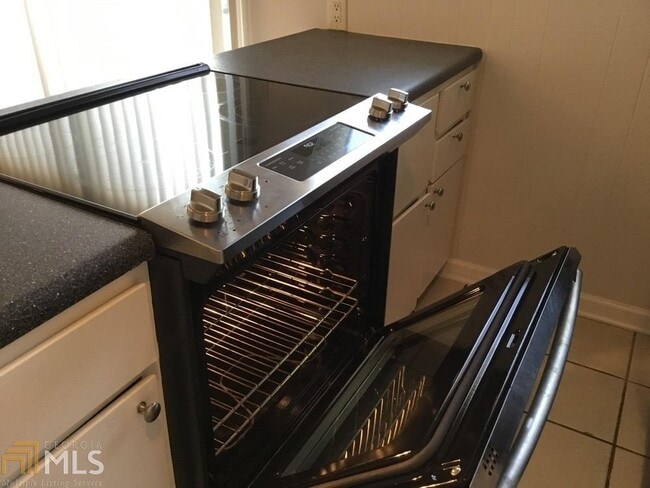 Building Photo - 3121 Colonial Way