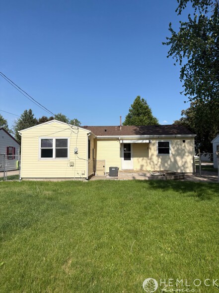 Back of house - 916 Blaine St