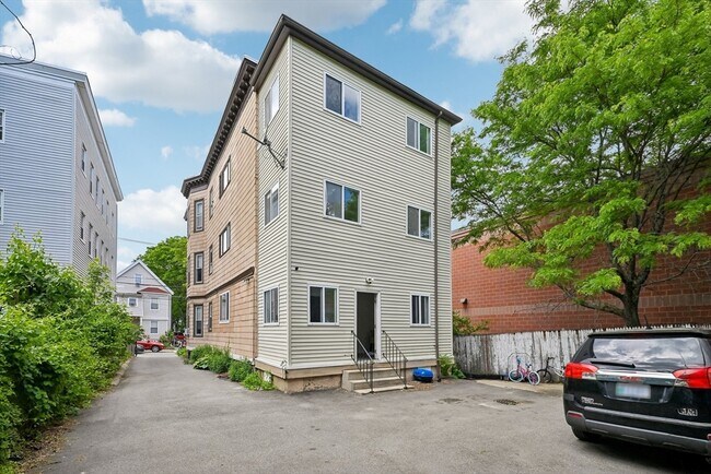 Building Photo - 154 Glen St