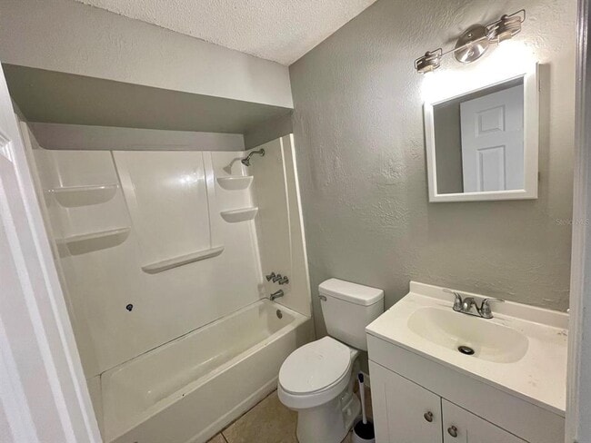 Building Photo - 1700 Birchwood Cir
