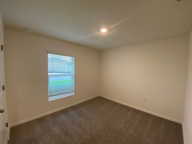 Building Photo - Not Ready for Showings until BEGINNING OF FEBRUARY... Desirable Lake Diamond Subdivision 4/2/2 **...