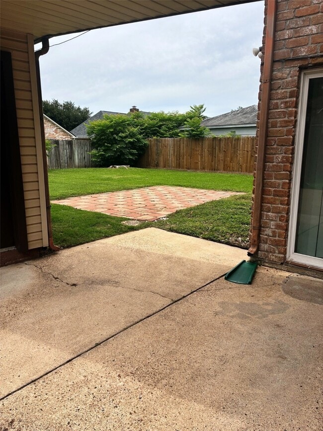 Building Photo - 15502 Rio Plaza Dr