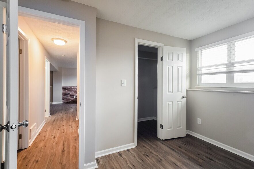 Building Photo - 4475 Charlotte Rd