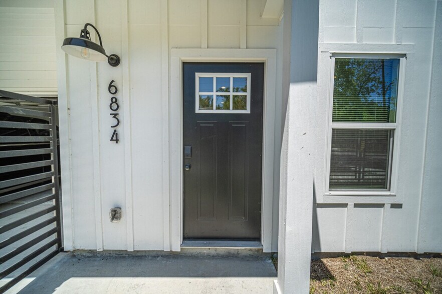 Building Photo - 4706 Idaho St